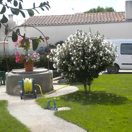 Au Paradis Des Hotes Panzió *